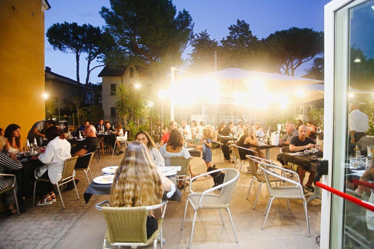 Hotel Falco Riccione Esterno foto