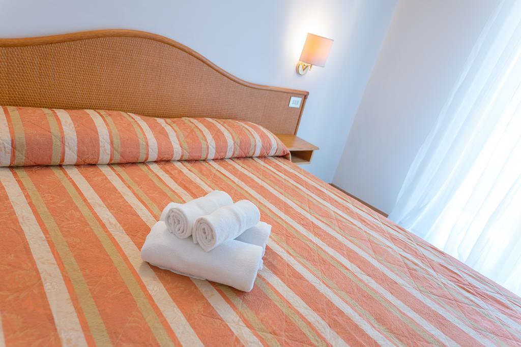 Hotel Falco Riccione Esterno foto