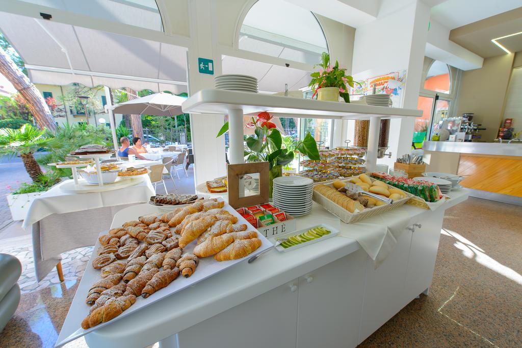 Hotel Falco Riccione Esterno foto