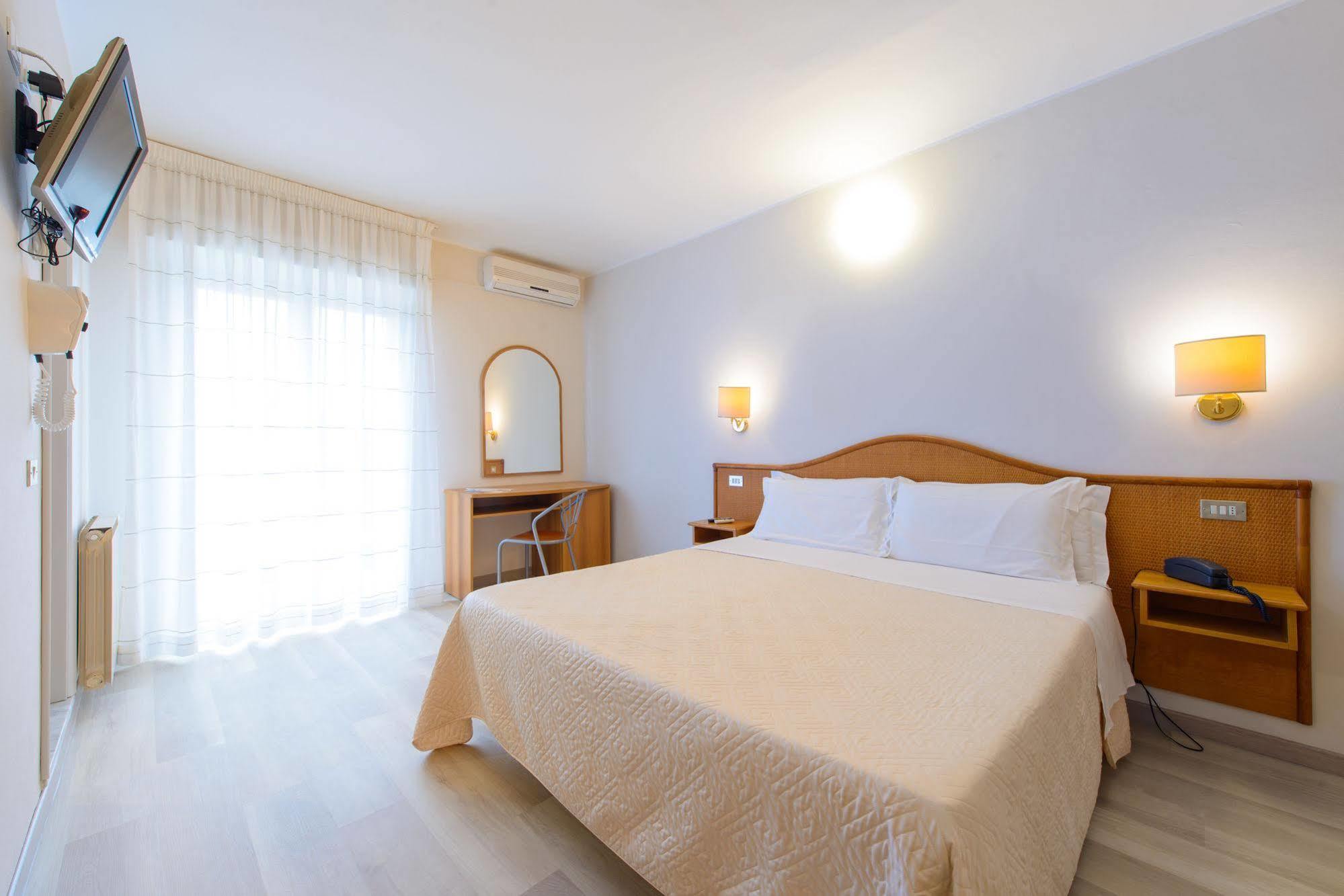 Hotel Falco Riccione Esterno foto