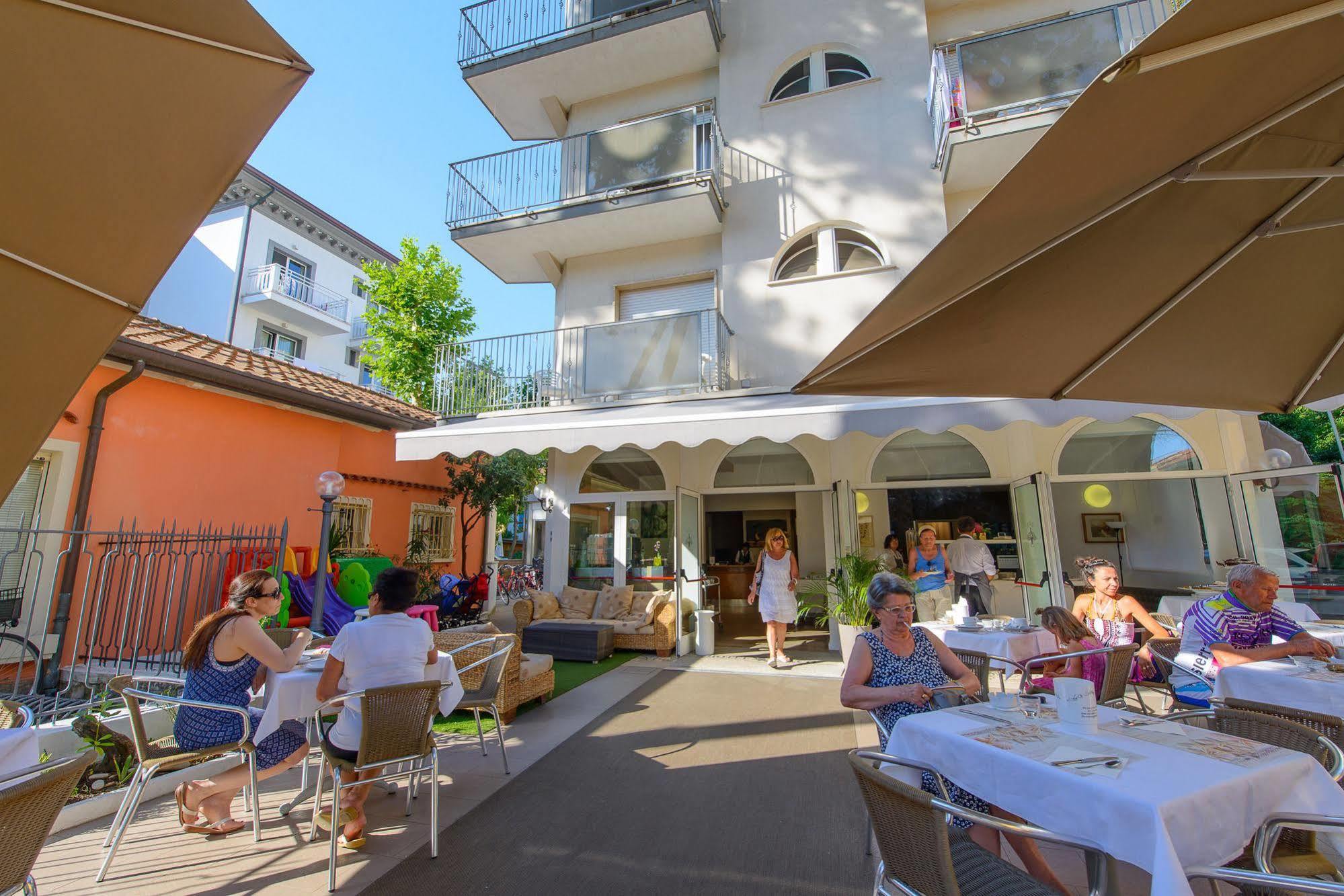 Hotel Falco Riccione Esterno foto